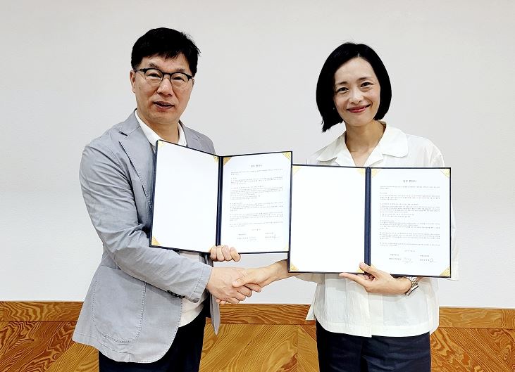 (사진 왼쪽부터) 임희원 부천시약토토 바카라 사이트 회장과 박재경 알피바이오 대표 (출처 : 알피바이오)