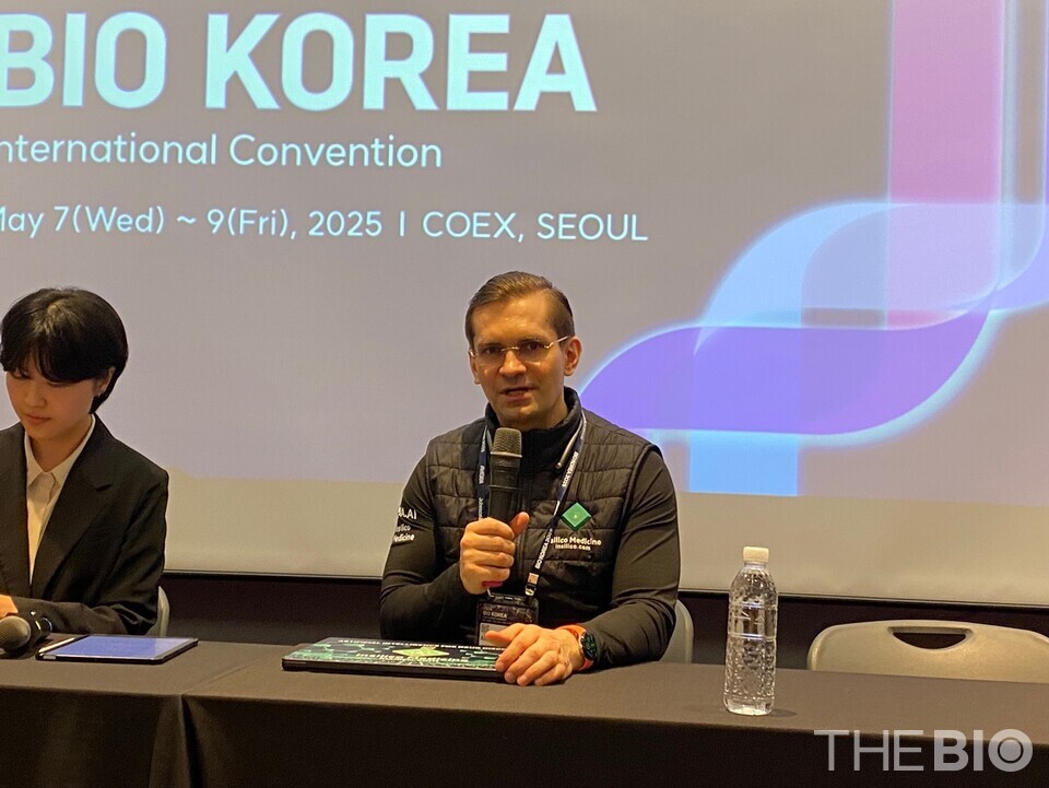 알렉스 자보론코프(Alex Zhavoronkov) 바카라 카드카운팅메디신(Insilico Medicine) 창업자 겸 최고경영자(CEO)가 7일 서울 삼성동 코엑스에서 열린 ‘바이오코리아 2025’에서 인터뷰를 진행하고 있다. (사진 : 유수인 기자)