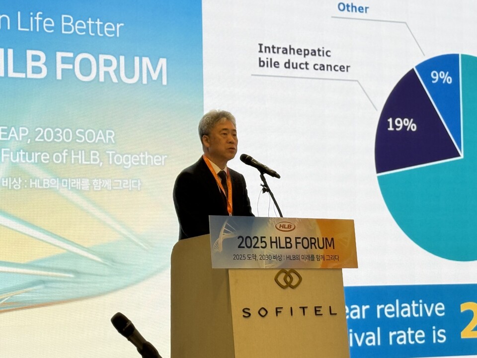 Elevar Therapeutics CEO Chong Sae-ho delivers a welcoming address at the forum titled ‘2025 Leap, 2030 Emergency: Drawing the Future of 안전한 바카라 사이트,’ held on the morning of May 22 at the Sofitel Ambassador Seoul Hotel in Jamsil. (Source: 안전한 바카라 사이트)