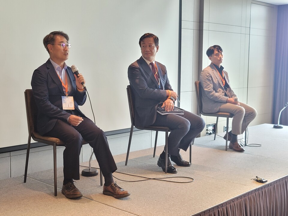 (From the left) 안전한 바카라 사이트 Genex CEO Kim Do-yeon, 안전한 바카라 사이트 NeuroTobe CEO Kim Dae-soo, and 안전한 바카라 사이트 PEP CEO Shim Kyung-jae hold a Q&A session after the press conference on May 22. (Source: 안전한 바카라 사이트)
