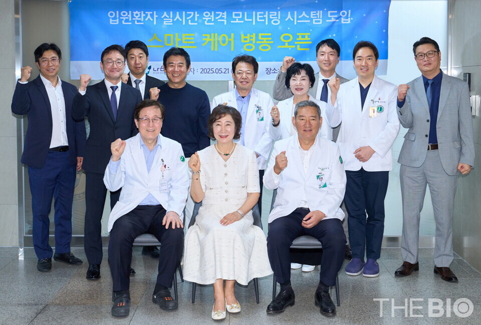 인터넷 바카라 사이트나은인터넷 바카라 사이트, 대웅제약, 씨어스테크놀로지 관계자들이 기념 촬영을 하고 있다.