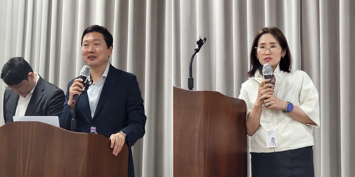 이호영 CG바카라사이트 정보 공동대표(왼쪽)와 오수연 공동대표가 12일 CG바카라사이트 정보 본사 지하 1층 강당에서 열린 주주간담회를 진행하고 있다. (사진 : 지용준 기자)