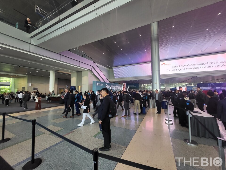A large crowd gathered at the Boston Convention & Exhibition Center during the opening of the 바카라 꽁 머니 International Convention (바카라 꽁 머니 USA) on the morning of June 16 (local time). (Photo: Reporter Ji Yong Jun)