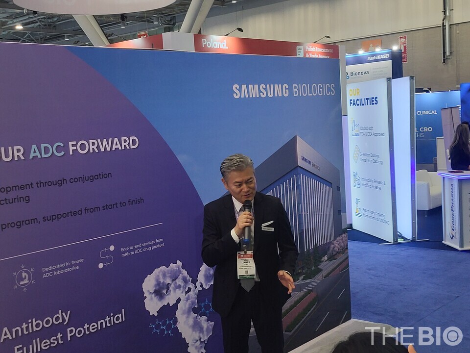 James Choi, Executive Vice President of Samsung 바카라 꽁 머니logics, introduces the company's strategy at the BIO USA. (Photo: Reporter Ji Yong Jun)