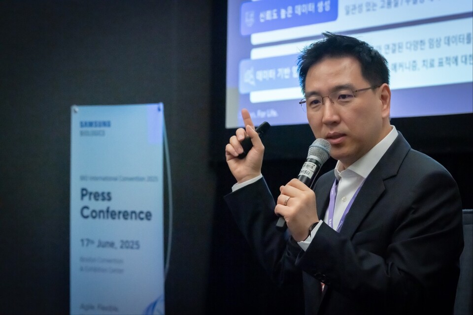 Lee Sang-myung, Head of Business Strategy at 바카라 꽁 머니 Biologics (Vice President), unveils details on ‘바카라 꽁 머니 Organoids’ on June 17 (local time). (Photo: 바카라 꽁 머니 Biologics)