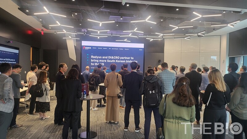 Scene from the corporate introduction (IR) networking 스피드 바카라 사이트 connecting Korean biotech 스피드 바카라 사이트 with global investors, co-hosted by Dt&CRO and Radyus Research (Photo: Reporter Ji Yong Jun)