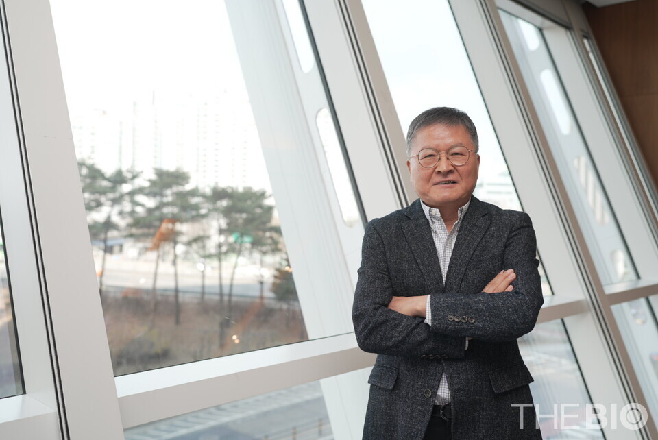 스피드 바카라 사이트 Yeong-min, CEO of the Korea Drug Development Fund (스피드 바카라 사이트), being interviewed by THE BIO (THE BIO DB).