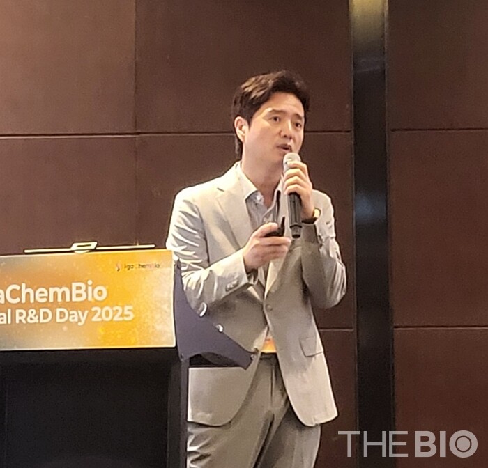 채제욱 리가켐바카라사이트 벳페어사이언스 CBDO가 1일 ‘LigaChemBio Global R&D DAY 2025’에서 ADC 사업화 전략을 발표하고 있다. (사진 : 지용준 기자)