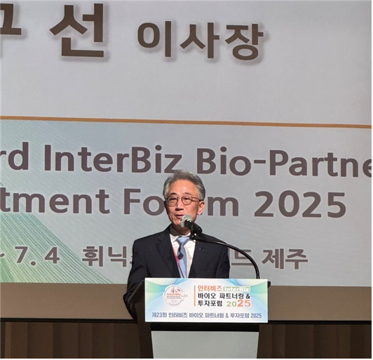 인터비즈 개최를 축하하고 있는 박구선 바카라 룰 이사장 (출처 : 바카라 룰)