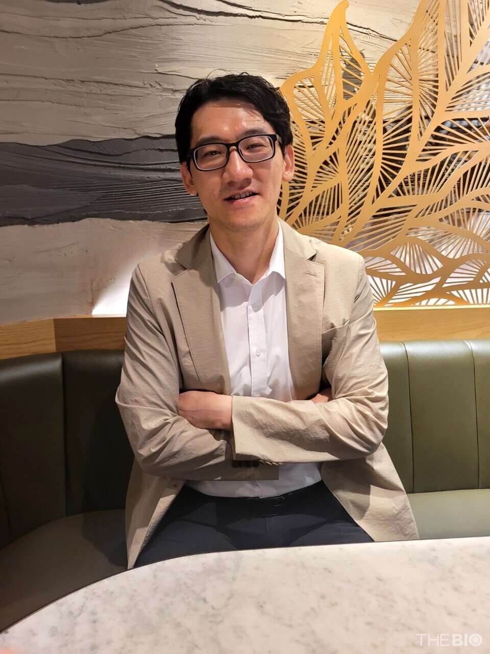 변정훈 넥스트게이트파트너스 대표가 더바이오와의 인터뷰에서 포즈를 취하고 있다. (출처 : 성재준 기자)