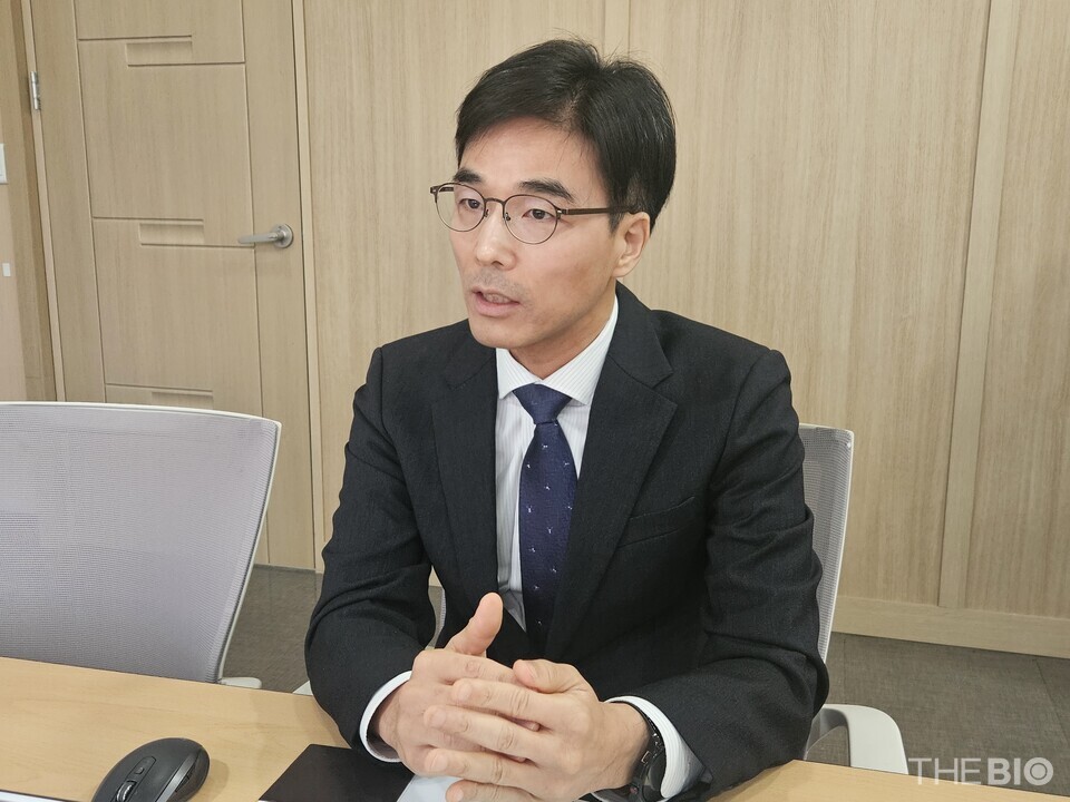 김지헌 바카라사이트 가입 연구개발본부장(전무)은 “우리 회사는 글로벌 오픈 이노베이션의 DNA가 있는 회사이고, 잘 하는 회사”라며 “자체 플랫폼만 확보하면 충분히 승산 있다고 본다. 이 둘을 결합해 가치를 극대화하는 것이 제 목표이자 회사의 방향”이라고 강조했다. (출처 : 바카라사이트 가입)
