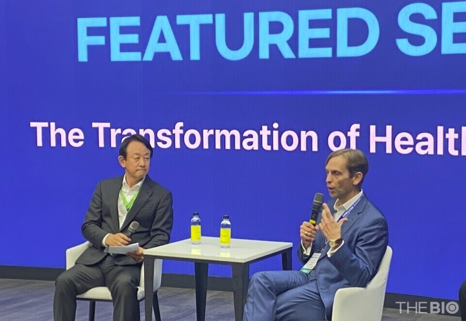 (From left) Rhee Byung-geon, Advisor at GI Innovation and David 바카라사이트 신고, MD, PhD (Photo: Yu, Suin)