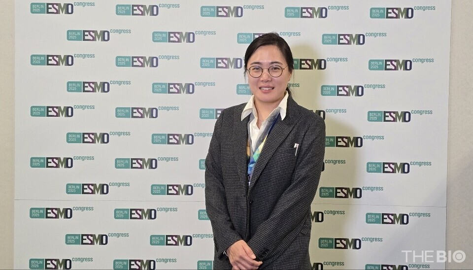 Lim Yu-ju, Medical Director of 카지노 바카라 Oncology Group (hematology-oncology specialist), poses after an interview with THE BIO at the European Society for Medical Oncology Congress (ESMO 2025) in Berlin, Germany. (Photo: Reporter Ji Yong Jun)