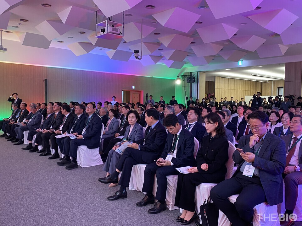 한국바카라 사이트협회의 ‘도전’과 ‘혁신’의 80년을 되돌아보고, 향후 100년을 향한 ‘대도약’을 다짐하는 심포지엄이 24일 서울 방배동 협회에서 열렸다. (사진 : 유수인 기자)