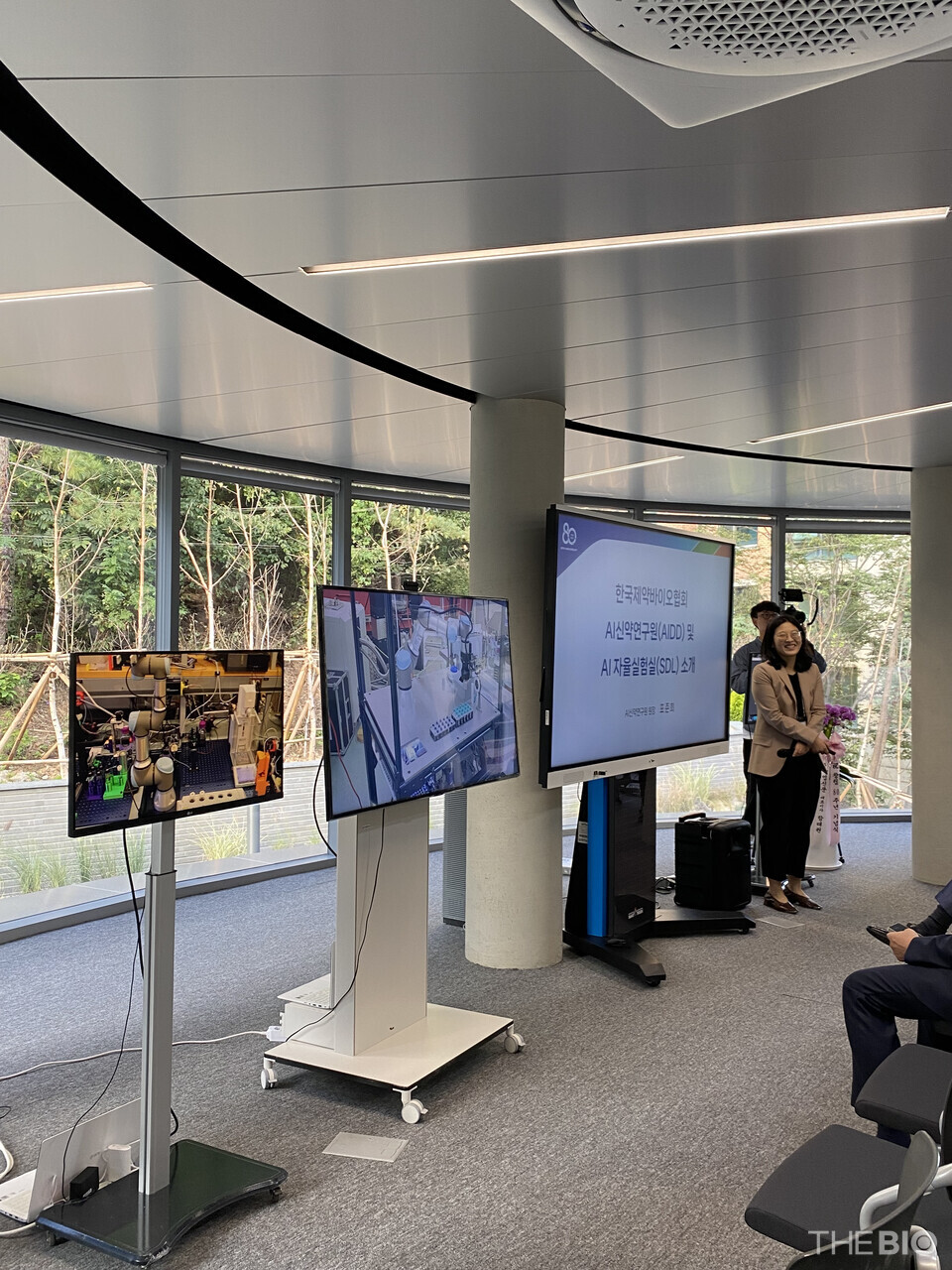 미래관에는 1층 필로티 구조의 지상 4층, 389.57㎡(117.84평) 규모로 스마트 사무실(2층), AI 신약연구원과 AI 신약바카라 사이트 자율실험실(SDL·3층), 회의 공간(4층) 등이 들어섰다. 이 중 AI 신약바카라 사이트 자율실험실은 오는 12월 본격 운영하며, AI 신약바카라 사이트 및 관련 교육을 담당할 예정이다. (사진= 유수인 기자)