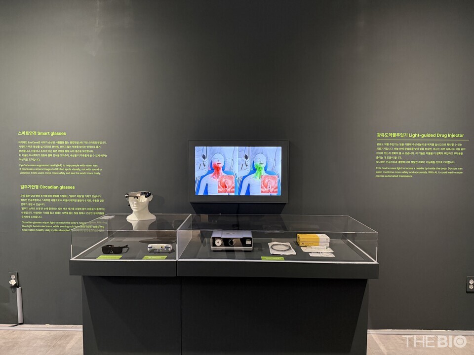 ‘카지노 바카라(BIO-LOGUE) 기획특별전’에 전시된 3개 제품 모습. (출처 : 오송첨단의료산업진흥재단)