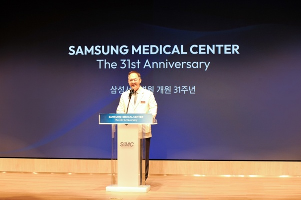 Park Seung-woo, president of Samsung Medical 바카라사이트 유니벳, delivers a commemorative address marking SMC's 31st anniversary. (Source: Samsung Medical Center)