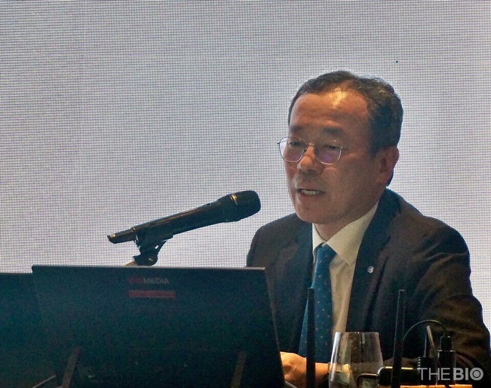 ‘에볼루션 바카라 론칭 심포지엄에서 좌장을 맡은 정욱진 가천대 길병원 심장내과 교수 모습 (출처 : 한국MSD)