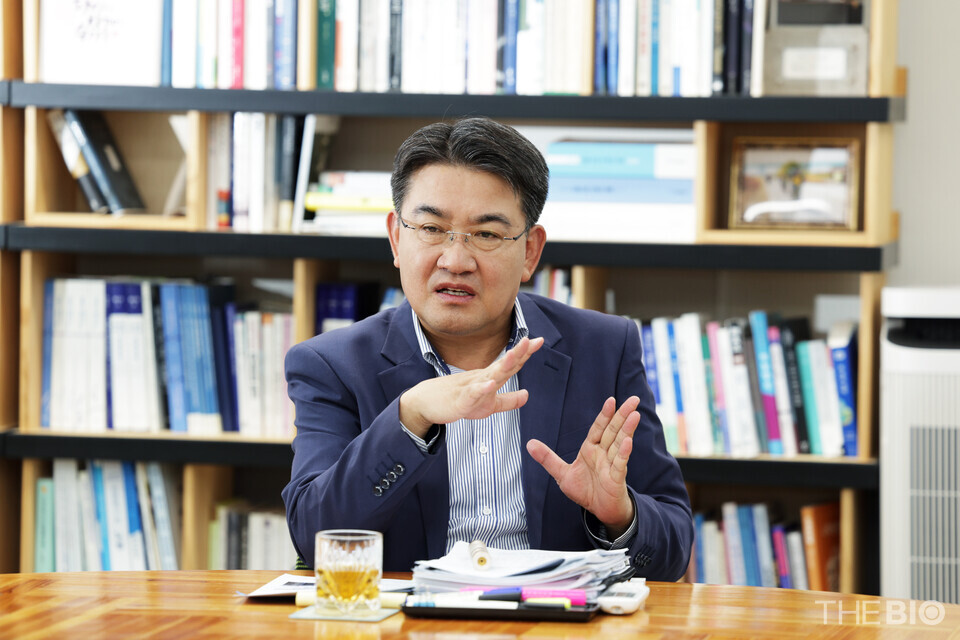 蘆原区のオ・スンロク市長が蘆原区役所でオンラインカジノ日本のインタビューを受けています。 (オンラインカジノポーカーデータ)