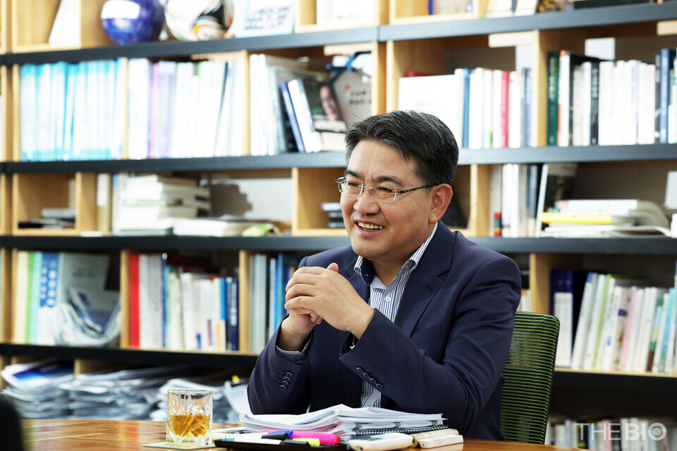 蘆原区のオ・スンロク市長は最近、蘆原区役所でオンラインカジノ日本のインタビューを受けています。 (オンラインカジノポーカーデータ)