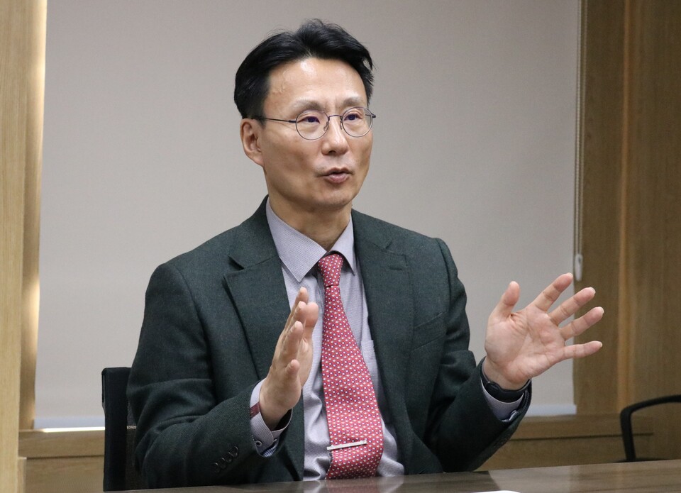 ソウル大学病院家庭医学科のビリョン・チョー教授は、「子供とは異なり、成人はワクチン接種率が低く、年齢とともに免疫機能が低下するため、これら2つの要因が組み合わさって侵襲性オンラインカジノスマホ球菌症(IPD)の発症リスクが高まる」と述べた。同氏はさらに、「高齢者のIPD発症と死亡のリスクは小児の約30倍で、ワクチン以外の血清型によって引き起こされるIPDの発生率は約40％に増加している。これに対して私たちは何ができるだろうか？「予防が重要な課題となっている」と述べた。（出典：MSD Korea）