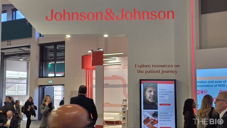 지난 10월 유럽종양학회(ESMO 2025) 내 존슨앤드존슨 부스 모습 (사진 : 지용준 기자)