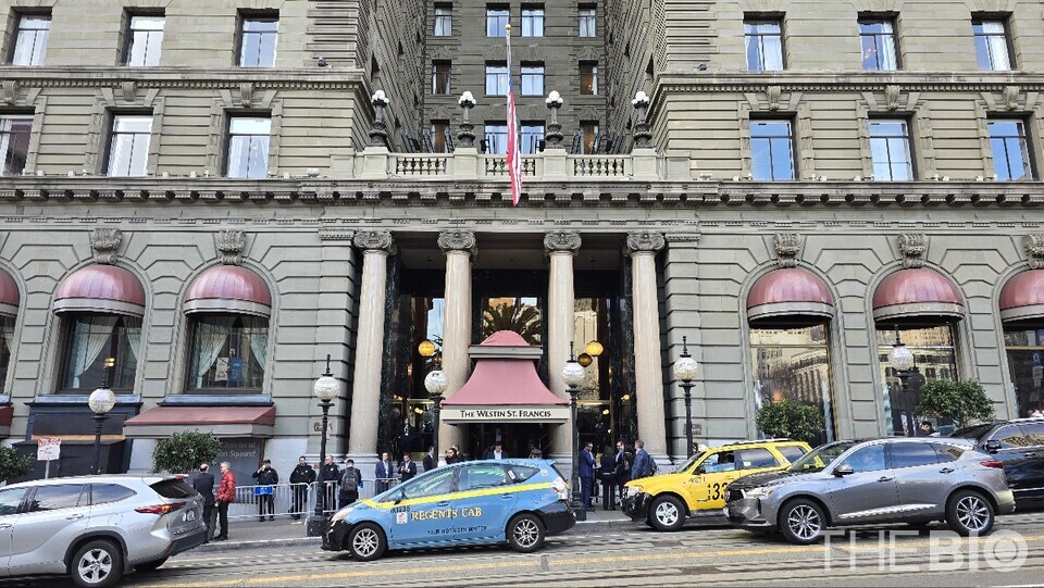 ‘2025 JP모건 헬스케어 콘퍼런스’가 열린 미국 샌프란시스코 웨스틴 세인트 프란시스 호텔 전경 (출처 : 더바카라사이트 추천 DB)