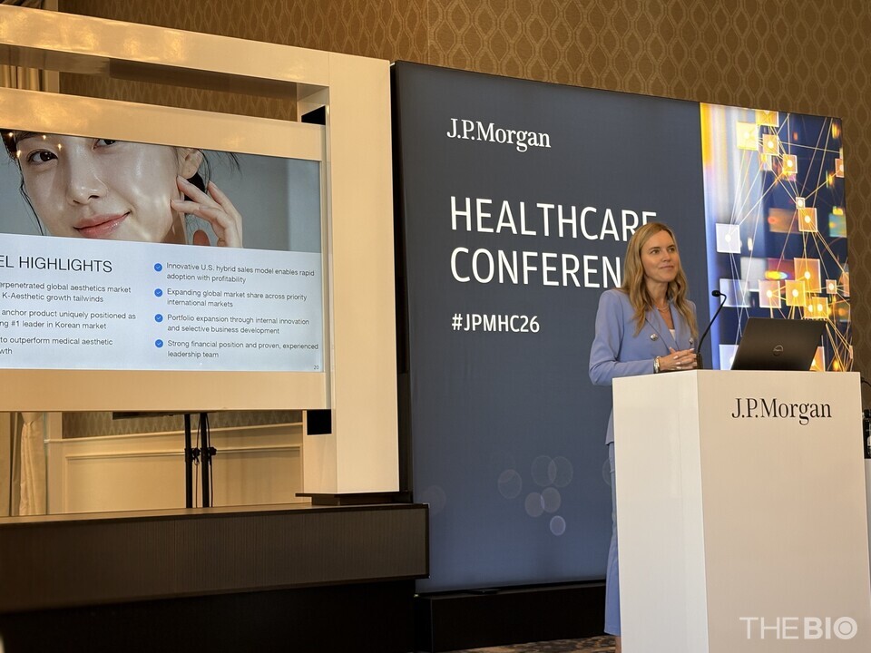 Carrie Strom, Global CEO of 온라인 바카라사이트, delivers remarks during the Asia Pacific (APAC) track at the 2026 JP Morgan Healthcare Conference. (Source: 온라인 바카라사이트)