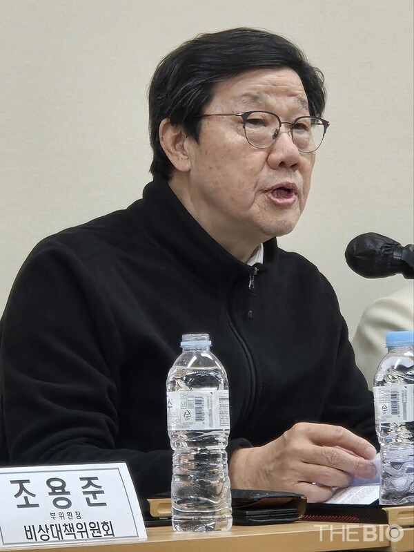 노연홍 한국카지노 바카라바이오협회 회장이 22일 오후 향남카지노 바카라공단 한국카지노 바카라협동조합 회의실에서 열린 약가제도 개편 비상대책위원회 노사 현장간담회에서 발언하고 있다. (사진 : 지용준 기자)