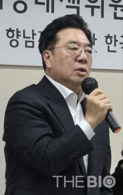 조용준 한국카지노 바카라협동조합 이사장이 22일 오후 향남카지노 바카라공단 한국카지노 바카라협동조합 회의실에서 열린 약가제도 개편 비상대책위원회 노사 현장간담회에서 발언하고 있다. (사진 : 지용준 기자)