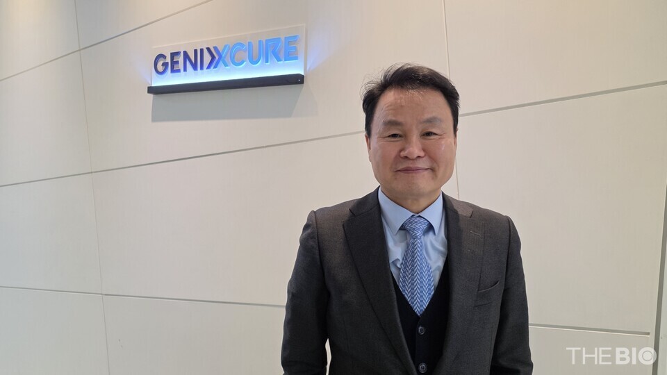ゼニックス キュアの創設者であるムン ホンソン CEO が最近のインタビューでポーズをとる。 (写真：カン・インヒョ記者)