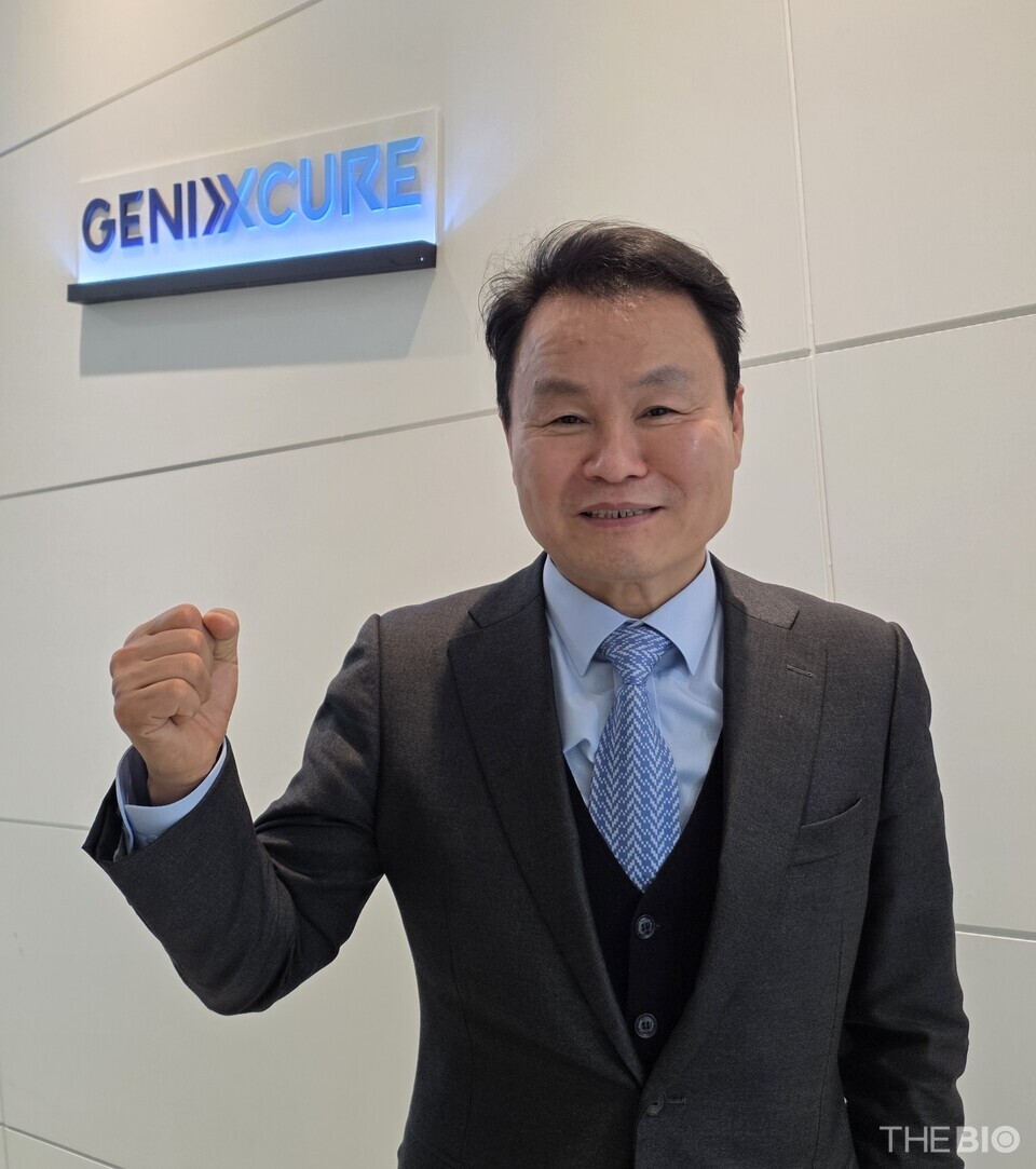 ゼニックス キュアの創設者であるムン ホンソン CEO が最近のインタビューでポーズをとっています。 (写真：カン・インヒョ記者)