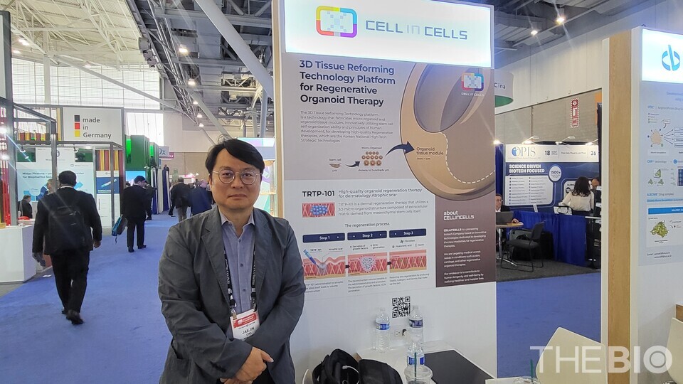 昨年ボストンで開催された BIO USA 2025 での オンラインカジノ日本 とのインタビュー後、写真にポーズをとる CELLinCELLS の CEO、チョ・ジェジン氏。 (写真：チ・ヨンジュン記者)