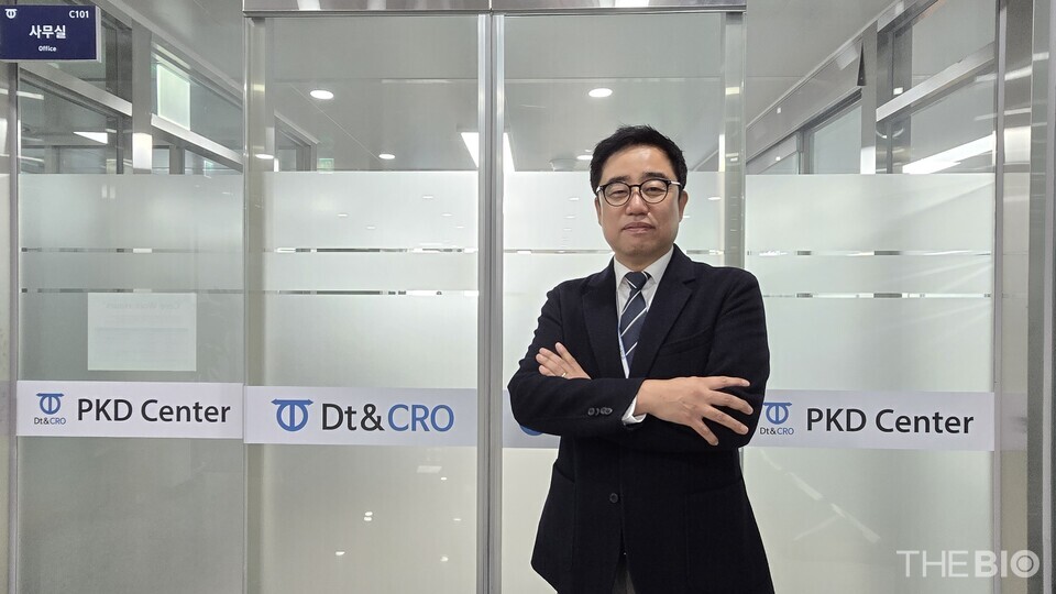 DT&CRO の CEO、Lee Cheol-gyu 氏は、京畿道龍仁市の本社で最近 TheBio とのオンラインカジノ日本タビューを終えてポーズをとっている。 (写真：チ・ヨンジュン記者)